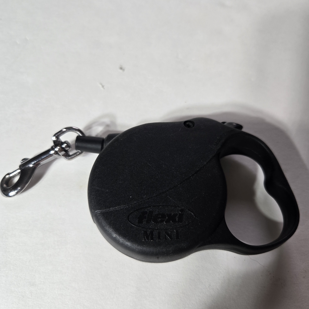 Flexi Mini Black Leash with Metal Clip